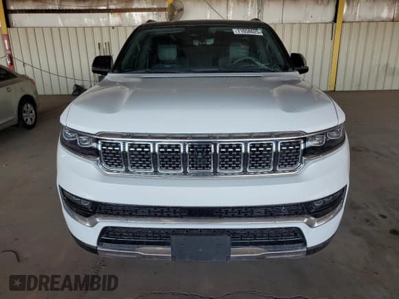 ✅ 2023 Jeep Grand Wagoneer Series III • VIN: 1C4SJSGP7PS500692 • Lot: 71058625. Wystawiony na Copart z przebiegiem 21 614 mil. Bezpłatny archiwum sprzedaży aukcyjnych z USA i szczegółowy raport historii pojazdu na DreamBid. Zdjęcie 5.