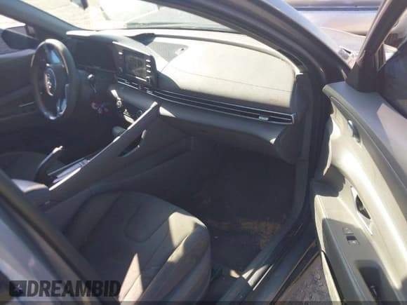 ✅ 2021 Hyundai Elantra SEL • VIN: KMHLM4AG7MU193388 • Lot: 43624587. Wystawiony na IAAI z przebiegiem Nie podano. Bezpłatny archiwum sprzedaży aukcyjnych z USA i szczegółowy raport historii pojazdu na DreamBid. Zdjęcie 5.