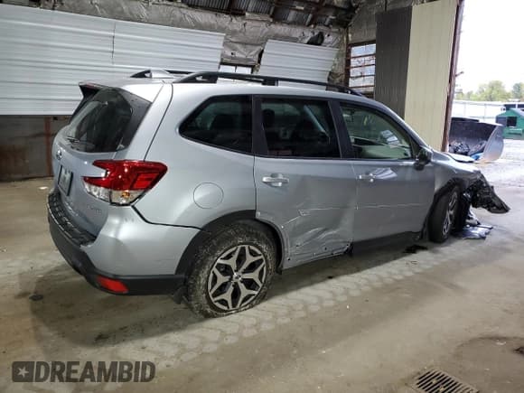 ✅ 2023 Subaru Forester Premium • VIN: JF2SKADC0PH492118 • Lot: 85335035. Listed on Copart with 1,427 mi. Free auction sales archive from the USA and detailed vehicle history report at DreamBid. Image 3.