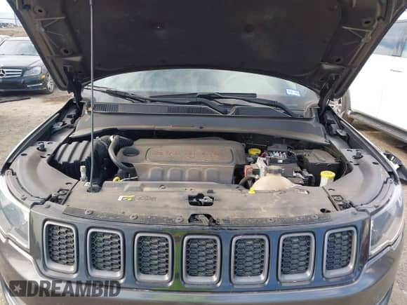 2021 Jeep Compass 80th Anniversary z VIN 3C4NJCEB0MT604218, wystawiony jako IAAI lot #42316107 z przebiegiem 73 743 mil mil oraz . Historia ofert i sprzedaży dostępna na DreamBid. Obrazek 10.