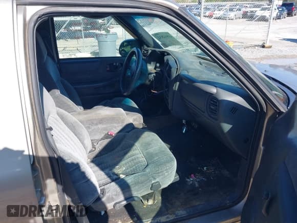 ✅ 2001 Chevrolet Blazer LT • VIN: 1GNCS13W21K102197 • Lot: 43844832. Listed on IAAI with 157,481 mi. Free auction sales archive from the USA and detailed vehicle history report at DreamBid. Image 5.