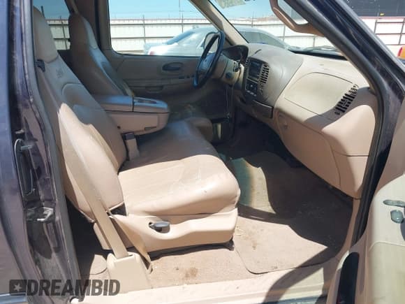 ✅ 1999 Ford F-150 XL • VIN: 1FTRX17L8XKB41339 • Lot: 42764677. Wystawiony na IAAI z przebiegiem Nie podano. Bezpłatny archiwum sprzedaży aukcyjnych z USA i szczegółowy raport historii pojazdu na DreamBid. Zdjęcie 5.