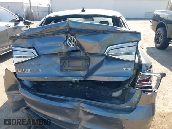 ✅ 2015 Volkswagen Jetta SE • VIN: 3VWD17AJ5FM421309 • Лот: 43239626. Опубликован ранее на IAAI с пробегом Не указан. Бесплатный доступ к архиву аукционных продаж из США и подробный отчёт об истории автомобиля на DreamBid. Изображение 16.