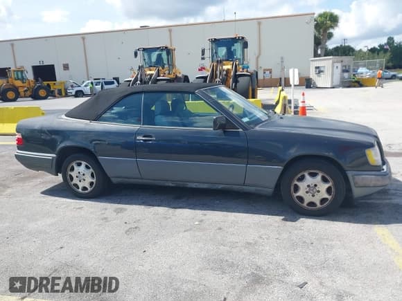 ✅ 1995 Mercedes-Benz E 320 • VIN: WDBEA66E2SC272901 • Lot: 42985706. Listed on IAAI with 127,219 mi. Free auction sales archive from the USA and detailed vehicle history report at DreamBid. Image 13.