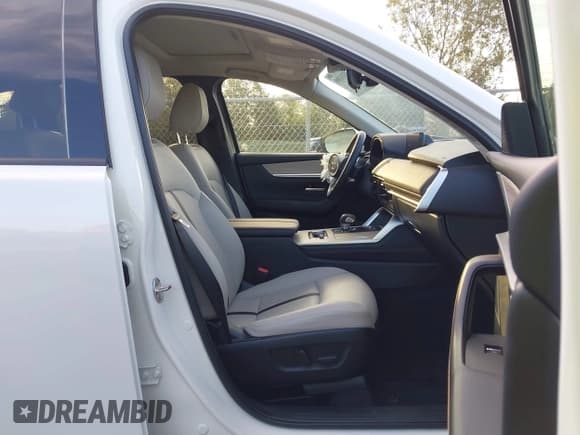 ✅ 2024 Mazda CX-90 Preferred • VIN: JM3KKBHD6R1185627 • Lot: 43331890. Listed on IAAI with 17,851 mi. Free auction sales archive from the USA and detailed vehicle history report at DreamBid. Image 5.