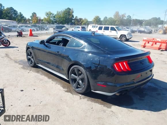 2021 Ford Mustang EcoBoost z VIN 1FA6P8TH8M5134422, wystawiony jako IAAI lot #43414779 z przebiegiem 70 611 mil mil oraz . Historia ofert i sprzedaży dostępna na DreamBid. Obrazek 3.