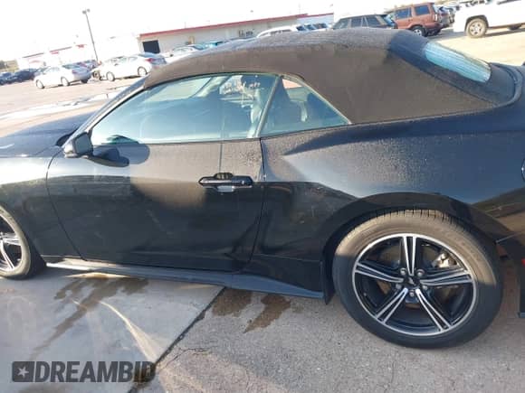 2024 Ford Mustang EcoBoost Premium с VIN 1FAGP8UH6R5133537, выставлен на аукционе IAAI как лот 43530188 с пробегом 37 494 миль миль и . История ставок и продаж доступна на DreamBid. Изображение 14.