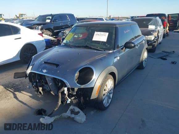 ✅ 2011 MINI Hardtop S • VIN: WMWSV3C51BTY21836 • Lot: 43622232. Listed on IAAI with 124,657 mi. Free auction sales archive from the USA and detailed vehicle history report at DreamBid. Image 17.