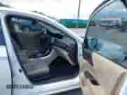 2017 Honda Accord EX-L z VIN JHMCR6F56HC011456, wystawiony jako IAAI lot #43142677 z przebiegiem 199 996 mil mil oraz . Historia ofert i sprzedaży dostępna na DreamBid. Obrazek 5.