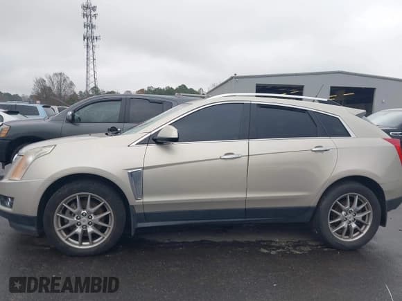 ✅ 2013 Cadillac SRX Premium Collection • VIN: 3GYFNEE38DS609566 • Лот: 43884327. Опубликован ранее на IAAI с пробегом 247 043 миль. Бесплатный доступ к архиву аукционных продаж из США и подробный отчёт об истории автомобиля на DreamBid. Изображение 14.