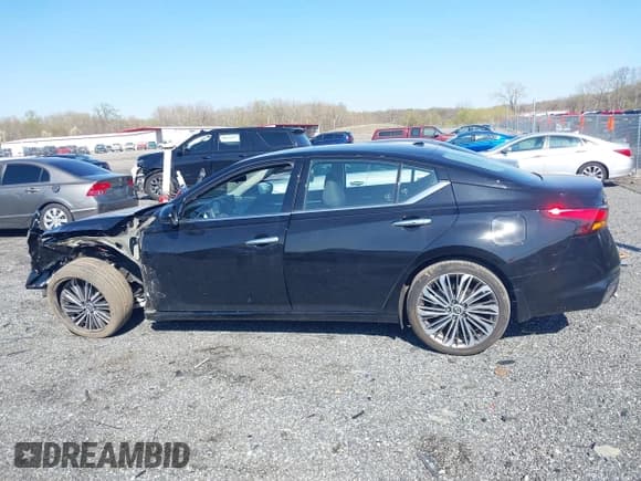 ✅ 2023 Nissan Altima SL • VIN: 1N4BL4EW2PN339527 • Lot: 41998500. Wystawiony na IAAI z przebiegiem 11 138 mil. Bezpłatny archiwum sprzedaży aukcyjnych z USA i szczegółowy raport historii pojazdu na DreamBid. Zdjęcie 15.