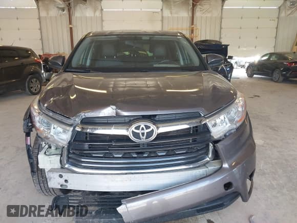 ✅ 2015 Toyota Highlander LE • VIN: 5TDBKRFH7FS144834 • Lot: 42939376. Wystawiony na IAAI z przebiegiem 217 104 mil. Bezpłatny archiwum sprzedaży aukcyjnych z USA i szczegółowy raport historii pojazdu na DreamBid. Zdjęcie 12.