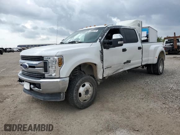 ✅ 2019 Ford F-350 XL • VIN: 1FT8W3DT1KEE82149 • Lot: 55065145. Wystawiony na Copart z przebiegiem 300 158 mil. Bezpłatny archiwum sprzedaży aukcyjnych z USA i szczegółowy raport historii pojazdu na DreamBid. Zdjęcie 1.