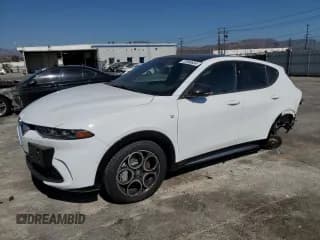 ✅ 2024 Alfa Romeo Tonale Ti • VIN: ZASPATCWXR3037330 • Lot: 72960834. Wystawiony na Copart z przebiegiem 6 253 mil. Bezpłatny archiwum sprzedaży aukcyjnych z USA i szczegółowy raport historii pojazdu na DreamBid. Zdjęcie 1.