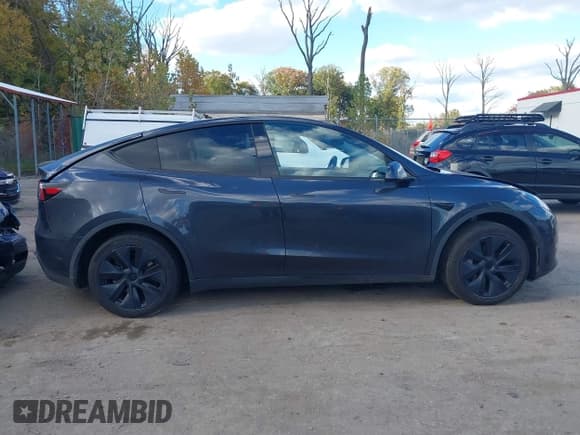 ✅ 2024 Tesla Model Y • VIN: 7SAYGDED8RF122821 • Lot: 43523220. Wystawiony na IAAI z przebiegiem 19 056 mil. Bezpłatny archiwum sprzedaży aukcyjnych z USA i szczegółowy raport historii pojazdu na DreamBid. Zdjęcie 13.