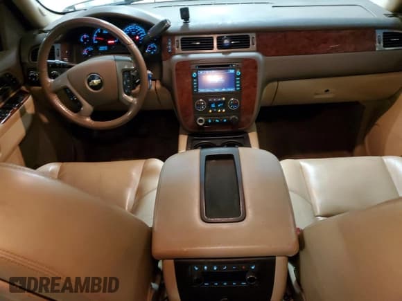 ✅ 2011 Chevrolet Suburban LTZ • VIN: 1GNSKKE39BR185558 • Lot: 68596344. Wystawiony na Copart z przebiegiem 228 671 mil. Bezpłatny archiwum sprzedaży aukcyjnych z USA i szczegółowy raport historii pojazdu na DreamBid. Zdjęcie 8.