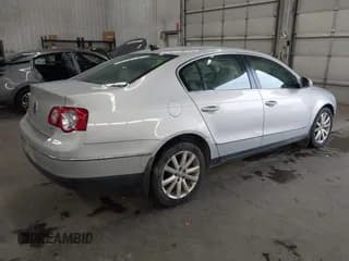 ✅ 2010 Volkswagen Passat Komfort • VIN: WVWJM7AN8AE102825 • Lot: 43478692. Wystawiony na IAAI z przebiegiem 180 110 mil. Bezpłatny archiwum sprzedaży aukcyjnych z USA i szczegółowy raport historii pojazdu na DreamBid. Zdjęcie 4.