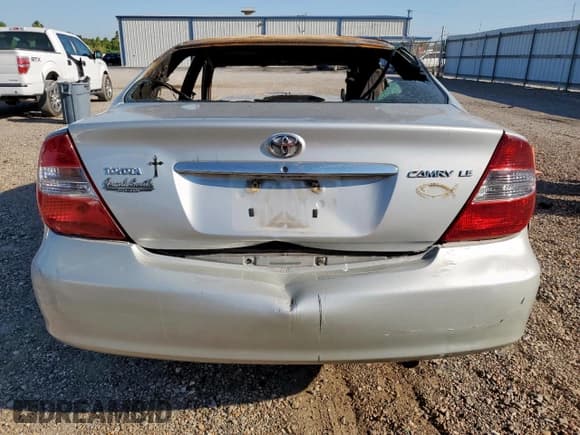 ✅ 2003 Toyota Camry LE • VIN: 4T1BE32KX3U767681 • Lot: 81917885. Wystawiony na Copart z przebiegiem Nie podano. Bezpłatny archiwum sprzedaży aukcyjnych z USA i szczegółowy raport historii pojazdu na DreamBid. Zdjęcie 6.