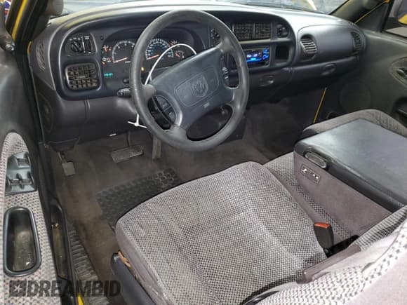 ✅ 1999 Dodge 1500 • VIN: 1B7HC13Y1XJ587668 • Lot: 82743705. Wystawiony na Copart z przebiegiem 170 127 mil. Bezpłatny archiwum sprzedaży aukcyjnych z USA i szczegółowy raport historii pojazdu na DreamBid. Zdjęcie 8.