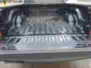 2018 Ram 1500 Tradesman z VIN 1C6RR6FG9JS195131, wystawiony jako IAAI lot #42112722 z przebiegiem 76 030 mil mil oraz . Historia ofert i sprzedaży dostępna na DreamBid. Obrazek 18.