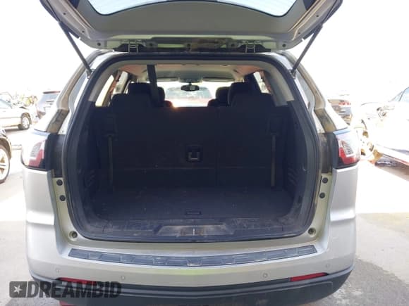 ✅ 2016 Chevrolet Traverse LT • VIN: 1GNKVGKD4GJ273215 • Lot: 43055075. Listed on IAAI with 103,647 mi. Free auction sales archive from the USA and detailed vehicle history report at DreamBid. Image 17.