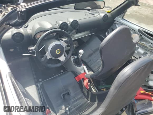 ✅ 2005 Lotus Elise • VIN: SCCPC111X5HL32084 • Lot: 54543185. Wystawiony na Copart z przebiegiem Nie podano. Bezpłatny archiwum sprzedaży aukcyjnych z USA i szczegółowy raport historii pojazdu na DreamBid. Zdjęcie 8.