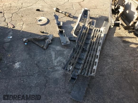 ✅ 2019 Chevrolet Silverado 1500 Work Truck • VIN: 1GCUYAEFXKZ370271 • Лот: 92332675. Опубликован ранее на Copart с пробегом 159 428 миль. Бесплатный доступ к архиву аукционных продаж из США и подробный отчёт об истории автомобиля на DreamBid. Изображение 12.