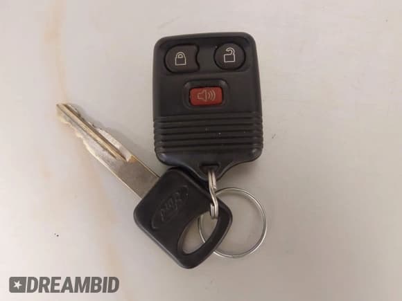 ✅ 2006 Ford F-250 XL • VIN: 1FTSW21586ED55328 • Lot: 41921699. Wystawiony na IAAI z przebiegiem 186 362 mil. Bezpłatny archiwum sprzedaży aukcyjnych z USA i szczegółowy raport historii pojazdu na DreamBid. Zdjęcie 11.