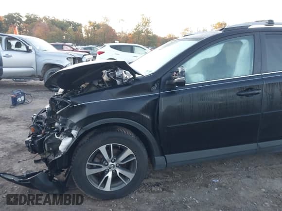 ✅ 2017 Toyota RAV4 XLE • VIN: 2T3RFREV3HW571164 • Лот: 43515669. Опубликован ранее на IAAI с пробегом 140 443 миль. Бесплатный доступ к архиву аукционных продаж из США и подробный отчёт об истории автомобиля на DreamBid. Изображение 6.