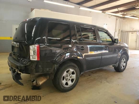 2011 Honda Pilot LX with VIN 5FNYF3H20BB031813, listed as a Copart auction lot 82650315 with 279,751 mi miles and Salvage title. Bid and sale history available at DreamBid. Image 3.