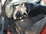 ✅ 2002 Chevrolet Silverado 1500 • VIN: 2GCEC19V521140022 • Lot: 64477865. Wystawiony na Copart z przebiegiem Nie podano. Bezpłatny archiwum sprzedaży aukcyjnych z USA i szczegółowy raport historii pojazdu na DreamBid. Zdjęcie 8.