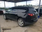 ✅ 2017 Chevrolet Traverse LT • VIN: 1GNKRGKD4HJ151685 • Lot: 62734104. Wystawiony na Copart z przebiegiem 180 572 mil. Bezpłatny archiwum sprzedaży aukcyjnych z USA i szczegółowy raport historii pojazdu na DreamBid. Zdjęcie 2.