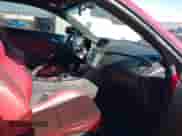 2013 Hyundai Genesis Coupe Track z VIN KMHHU6KJ3DU084938, wystawiony jako IAAI lot #43627084 z przebiegiem 94 580 mil mil oraz . Historia ofert i sprzedaży dostępna na DreamBid. Obrazek 5.