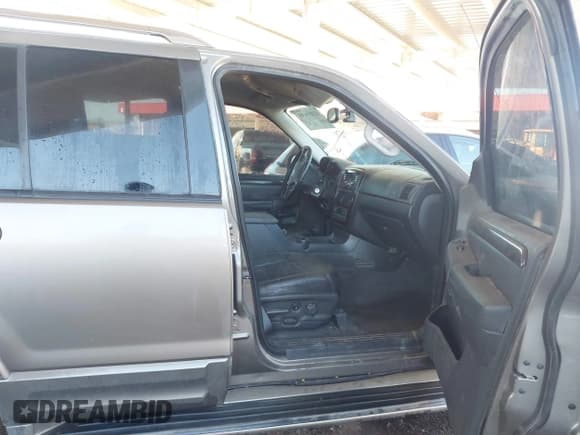 ✅ 2003 Ford Explorer Limited • VIN: 1FMZU65W83UB15028 • Лот: 43389195. Опубликован ранее на IAAI с пробегом 248 315 миль. Бесплатный доступ к архиву аукционных продаж из США и подробный отчёт об истории автомобиля на DreamBid. Изображение 5.