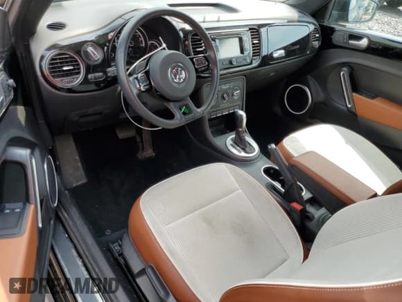 ✅ 2015 Volkswagen Beetle Fleet Edition • VIN: 3VWF17AT8FM656779 • Lot: 60291145. Listed on Copart with 42,850 mi. Free auction sales archive from the USA and detailed vehicle history report at DreamBid. Image 8.