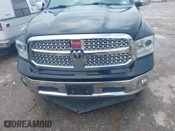 2017 Ram 1500 Laramie z VIN 1C6RR6NT7HS714590, wystawiony jako IAAI lot #43065197 z przebiegiem 122 647 mil mil oraz . Historia ofert i sprzedaży dostępna na DreamBid. Obrazek 12.