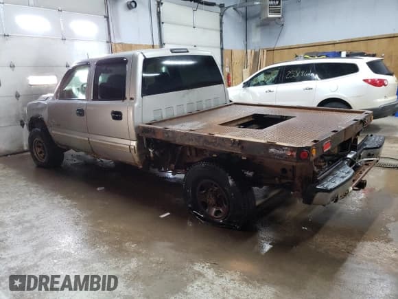 ✅ 2002 Chevrolet Silverado 2500HD LS • VIN: 1GCHK23112F166203 • Lot: 73689384. Listed on Copart with 340,755 mi. Free auction sales archive from the USA and detailed vehicle history report at DreamBid. Image 2.