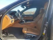 ✅ 2016 BMW 7 Series 750i xDrive • VIN: WBA7B0C51GG526703 • Lot: 48690465. Wystawiony na Copart z przebiegiem 73 853 mil. Bezpłatny archiwum sprzedaży aukcyjnych z USA i szczegółowy raport historii pojazdu na DreamBid. Zdjęcie 7.