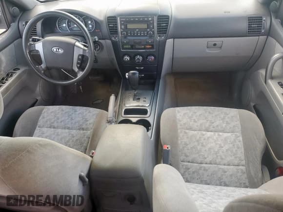 ✅ 2007 Kia Sorento LX • VIN: KNDJC736475679675 • Лот: 84231955. Опубликован ранее на Copart с пробегом 183 029 миль. Бесплатный доступ к архиву аукционных продаж из США и подробный отчёт об истории автомобиля на DreamBid. Изображение 8.