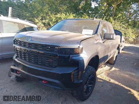 2021 Chevrolet Silverado 1500 Custom Trail Boss z VIN 1GCPYCEF4MZ263535, wystawiony jako IAAI lot #43104326 z przebiegiem 65 435 mil mil oraz . Historia ofert i sprzedaży dostępna na DreamBid. Obrazek 2.