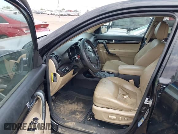 ✅ 2011 Kia Sorento EX • VIN: 5XYKUDA25BG063418 • Lot: 43244061. Wystawiony na IAAI z przebiegiem 156 820 mil. Bezpłatny archiwum sprzedaży aukcyjnych z USA i szczegółowy raport historii pojazdu na DreamBid. Zdjęcie 5.