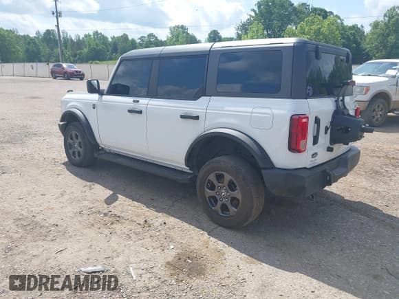 ✅ 2021 Ford Bronco • VIN: 1FMDE5BH6MLA80102 • Lot: 42126680. Wystawiony na IAAI z przebiegiem 67 913 mil. Bezpłatny archiwum sprzedaży aukcyjnych z USA i szczegółowy raport historii pojazdu na DreamBid. Zdjęcie 3.