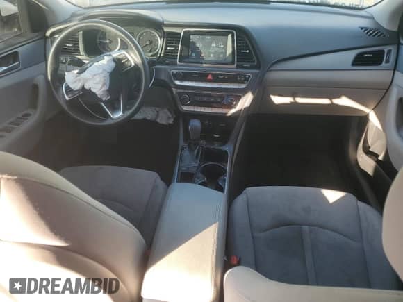 2019 Hyundai Sonata SE с VIN 5NPE24AF7KH765707, выставлен на аукционе Copart как лот 86510245 с пробегом 89 185 миль миль и Списание • Salvage title. История ставок и продаж доступна на DreamBid. Изображение 8.