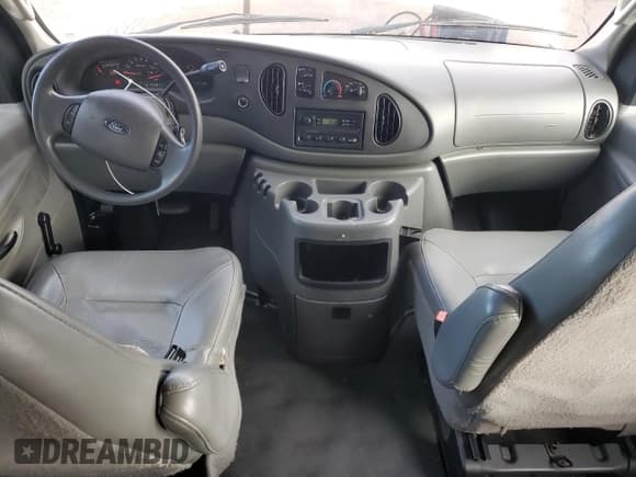 ✅ 2004 Ford Econoline Passenger XL • VIN: 1FBSS31L54HB53305 • Lot: 92125385. Wystawiony na Copart z przebiegiem 138 490 mil. Bezpłatny archiwum sprzedaży aukcyjnych z USA i szczegółowy raport historii pojazdu na DreamBid. Zdjęcie 8.