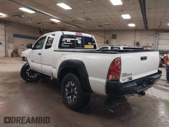 ✅ 2015 Toyota Tacoma • VIN: 5TFUX4EN9FX036973 • Lot: 41600331. Listed on IAAI with 150,343 mi. Free auction sales archive from the USA and detailed vehicle history report at DreamBid. Image 3.