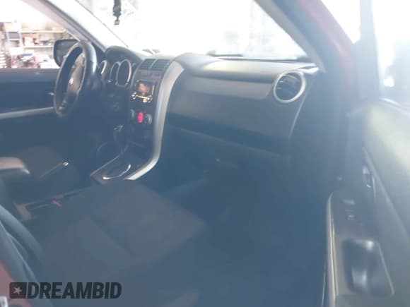 ✅ 2009 Suzuki Grand Vitara • VIN: JS3TD044394100678 • Lot: 42576883. Wystawiony na IAAI z przebiegiem 234 663 mil. Bezpłatny archiwum sprzedaży aukcyjnych z USA i szczegółowy raport historii pojazdu na DreamBid. Zdjęcie 5.