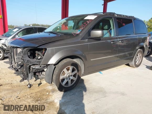✅ 2010 Chrysler Town & Country Touring • VIN: 2A4RR5D12AR226507 • Lot: 43780060. Listed on IAAI with 143,329 mi. Free auction sales archive from the USA and detailed vehicle history report at DreamBid. Image 18.