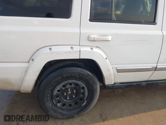 ✅ 2009 Jeep Commander Limited • VIN: 1J8HG58P59C554880 • Lot: 43638487. Listed on IAAI with 154,633 mi. Free auction sales archive from the USA and detailed vehicle history report at DreamBid. Image 6.