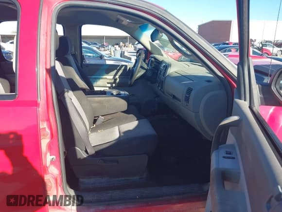 ✅ 2007 Chevrolet Silverado 2500HD 1LT • VIN: 1GCHK23657F549757 • Lot: 43559026. Wystawiony na IAAI z przebiegiem 210 906 mil. Bezpłatny archiwum sprzedaży aukcyjnych z USA i szczegółowy raport historii pojazdu na DreamBid. Zdjęcie 5.