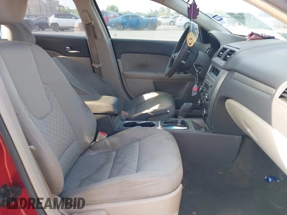 ✅ 2010 Ford Fusion SE • VIN: 3FAHP0HA5AR372985 • Lot: 42259289. Listed on IAAI with 175,809 mi. Free auction sales archive from the USA and detailed vehicle history report at DreamBid. Image 5.